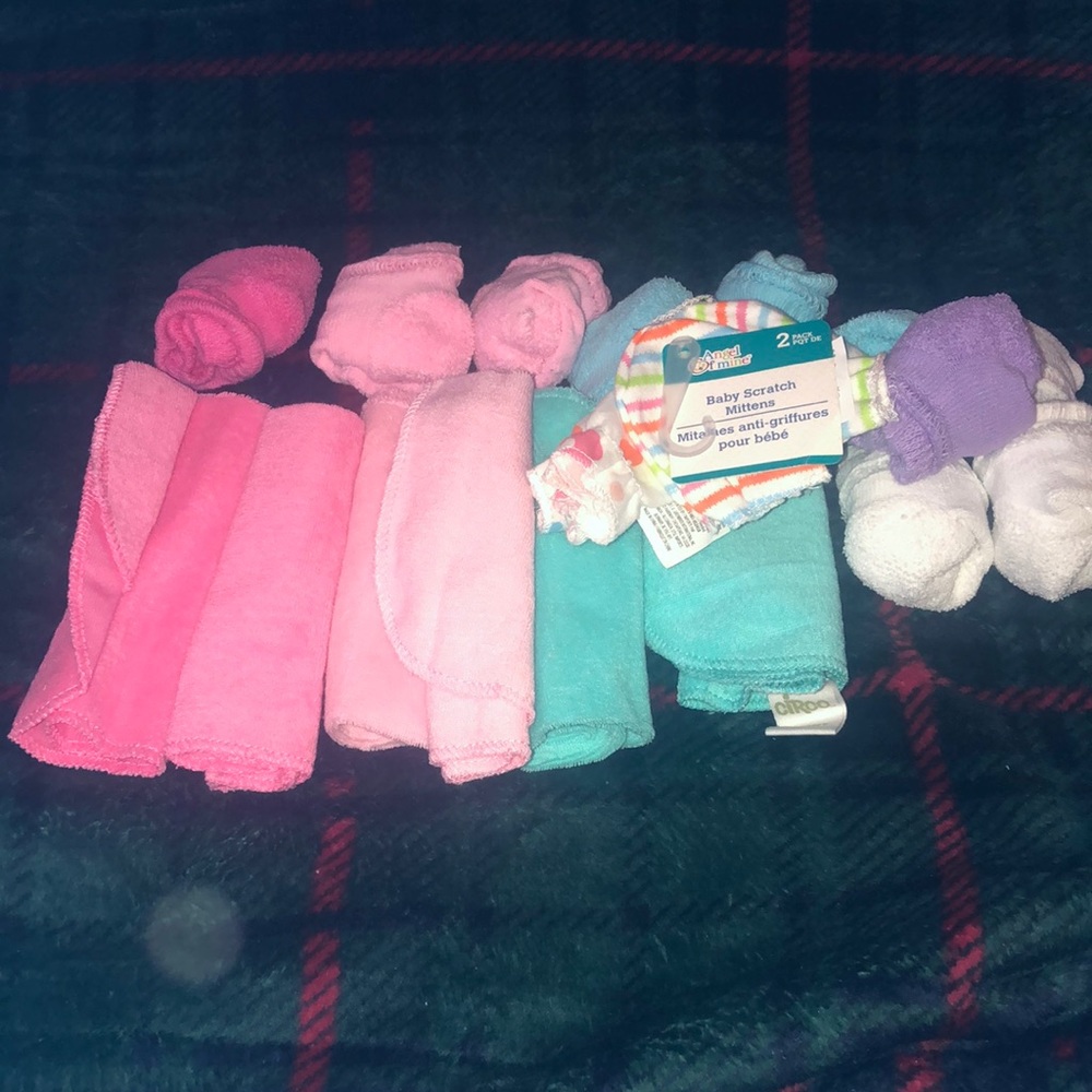 (Infant)Mittens, Socks, and towels